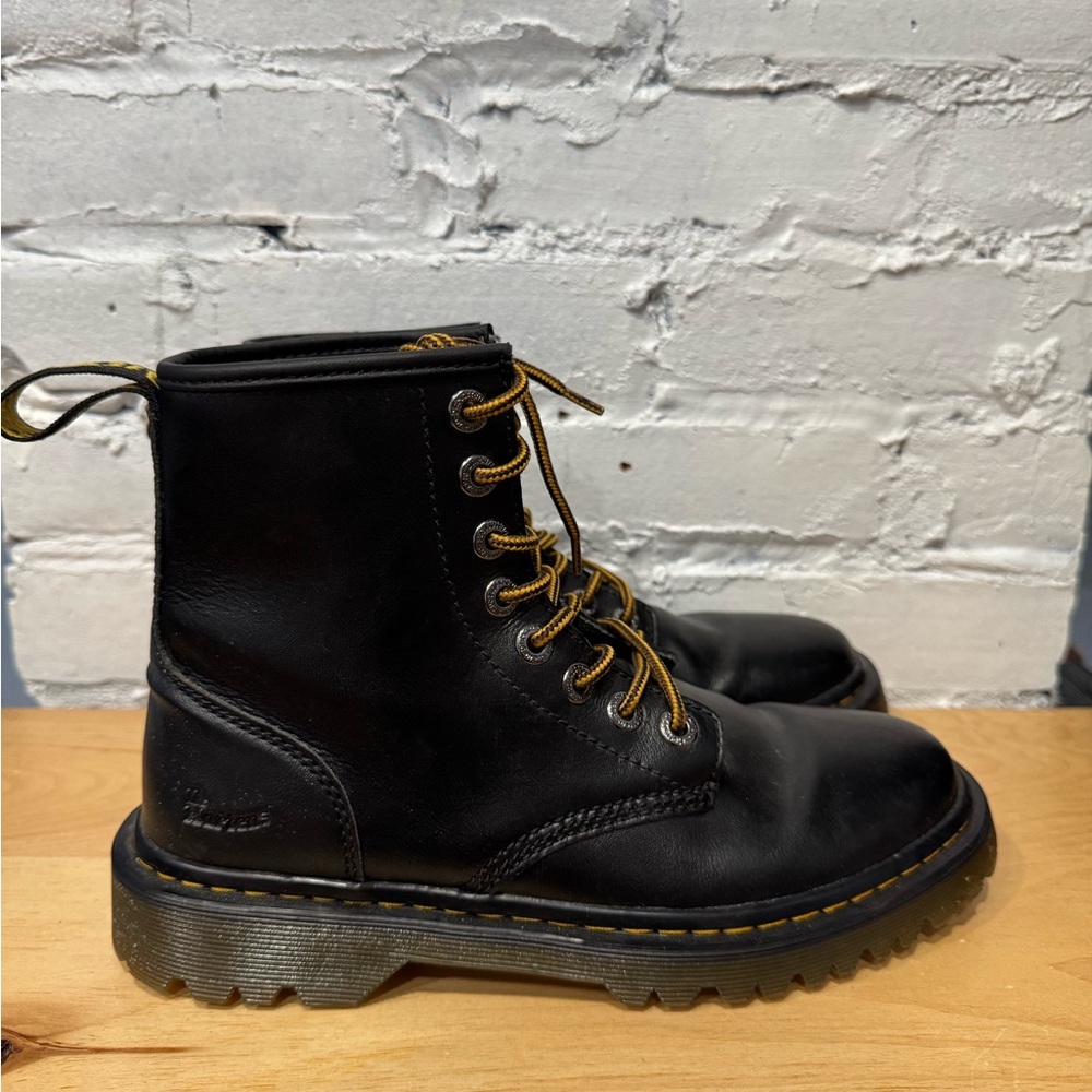 Dr Martens Awley Black Leather 8 Eyelet Combat Boots Men’s 7, Women’s 8